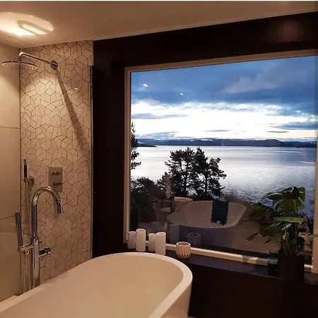 Lovely Sea View In Modern Family House! 펜션 스테인헤르