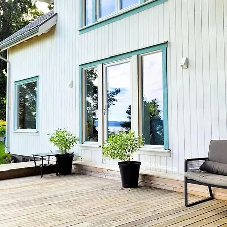Lovely Sea View In Modern Family House! Steinkjer