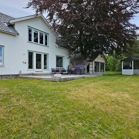 Lovely Sea View In Modern Family House! Holiday home Steinkjer