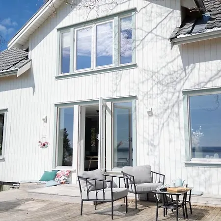 Lovely Sea View In Modern Family House! 스테인헤르