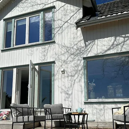 Lovely Sea View In Modern Family House!