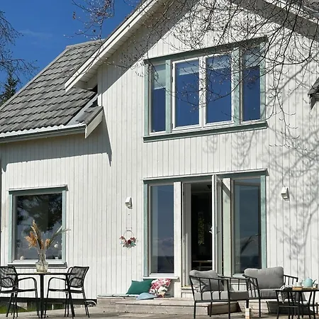 Lovely Sea View In Modern Family House! * 스테인헤르