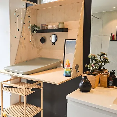 Lovely Sea View In Modern Family House! 펜션 *