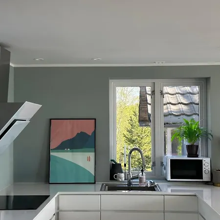 Lovely Sea View In Modern Family House! *