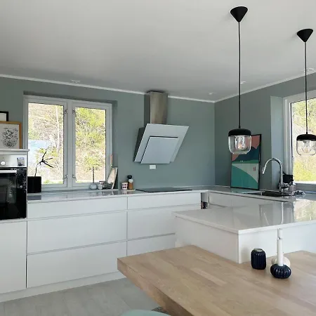 Lovely Sea View In Modern Family House! *