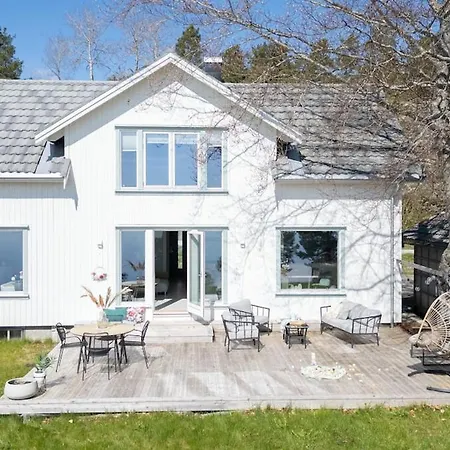 Lovely Sea View In Modern Family House! Prázdninový dům